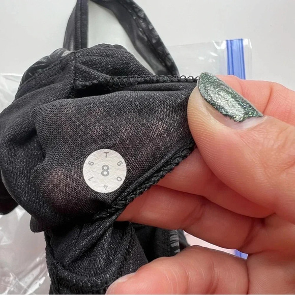 Lululemon Featherlight Bra Size 8 - Picture 4 of 10